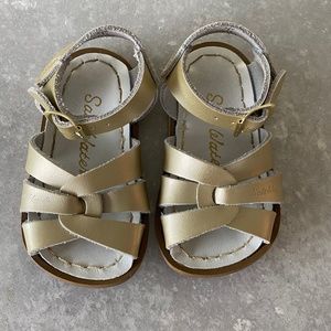 Saltwater Sandals gold baby/walker size 4